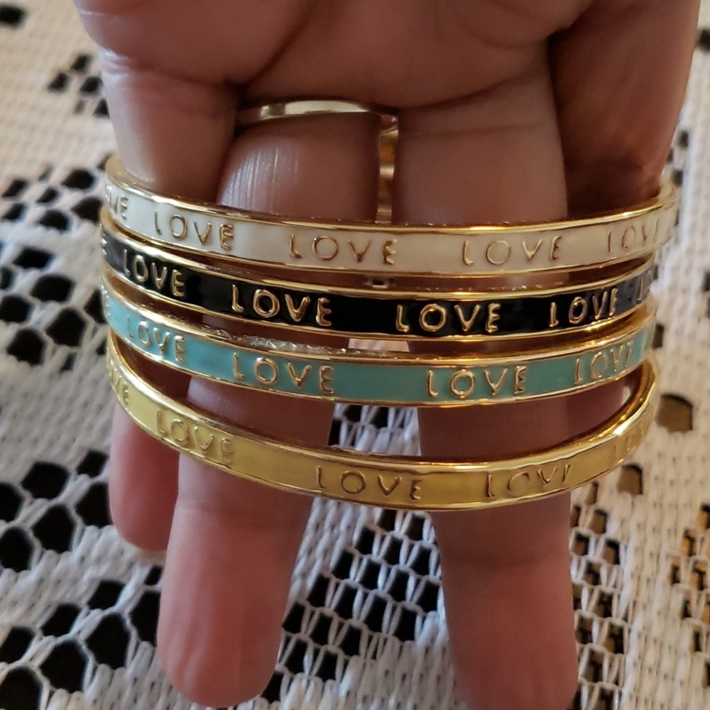 NWOT Lovely 2pc Letter Engraved Bangle Bracelet - Picture 7 of 7